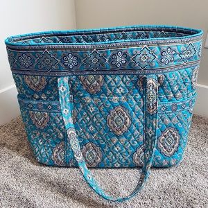 *NWOT* Vera Bradley Overnight Tote